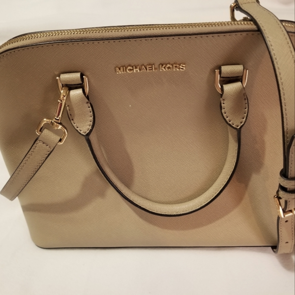 Micheal Kors Dome Tan
